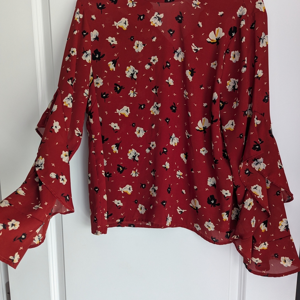 MELLODAY Floral Ruffle Sleeve Blouse in Red